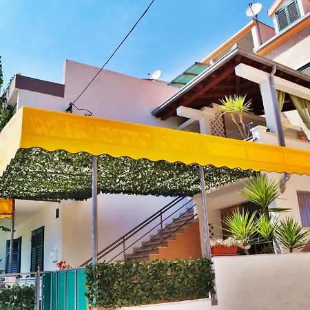 Apartments By The Sea Krilo Jesenice, Omis - 15145 Йесенице Екстериор снимка