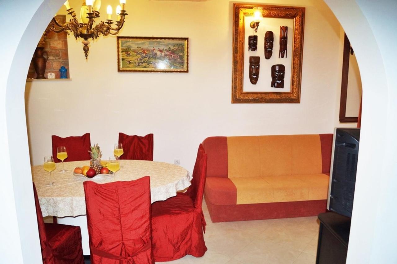Apartments By The Sea Krilo Jesenice, Omis - 15145 Йесенице Екстериор снимка