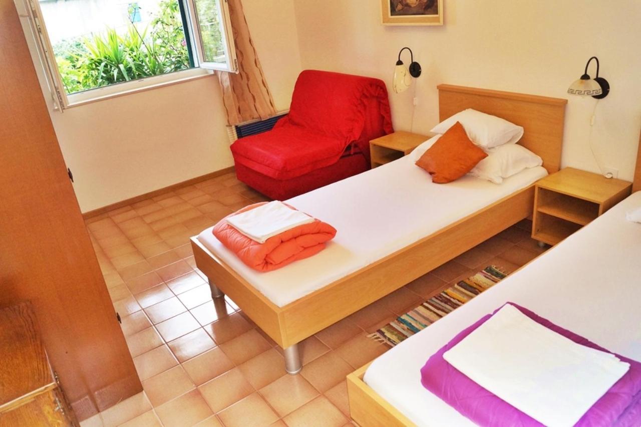 Apartments By The Sea Krilo Jesenice, Omis - 15145 Йесенице Екстериор снимка