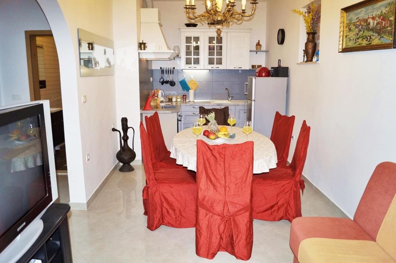 Apartments By The Sea Krilo Jesenice, Omis - 15145 Йесенице Екстериор снимка