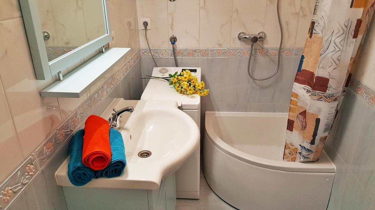 Apartments By The Sea Krilo Jesenice, Omis - 15145 Йесенице Екстериор снимка
