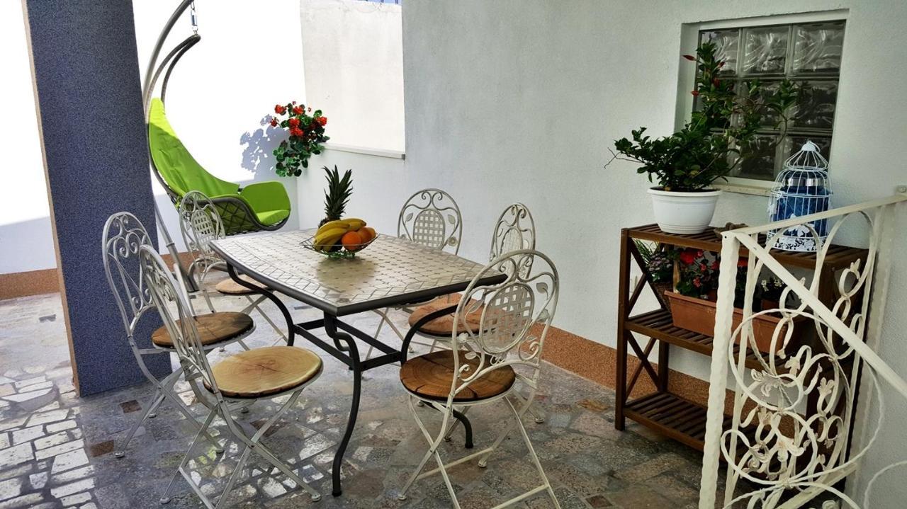 Apartments By The Sea Krilo Jesenice, Omis - 15145 Йесенице Екстериор снимка