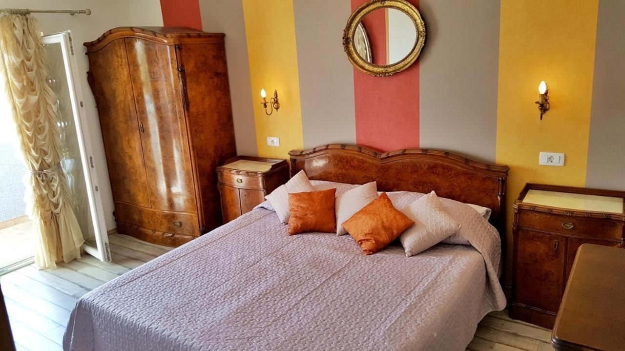 Apartments By The Sea Krilo Jesenice, Omis - 15145 Йесенице Екстериор снимка