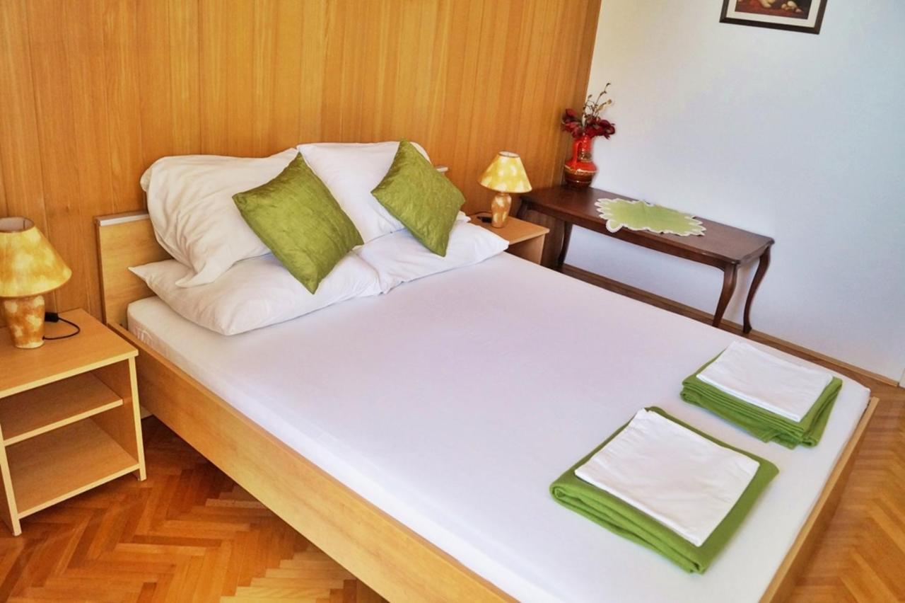 Apartments By The Sea Krilo Jesenice, Omis - 15145 Йесенице Екстериор снимка