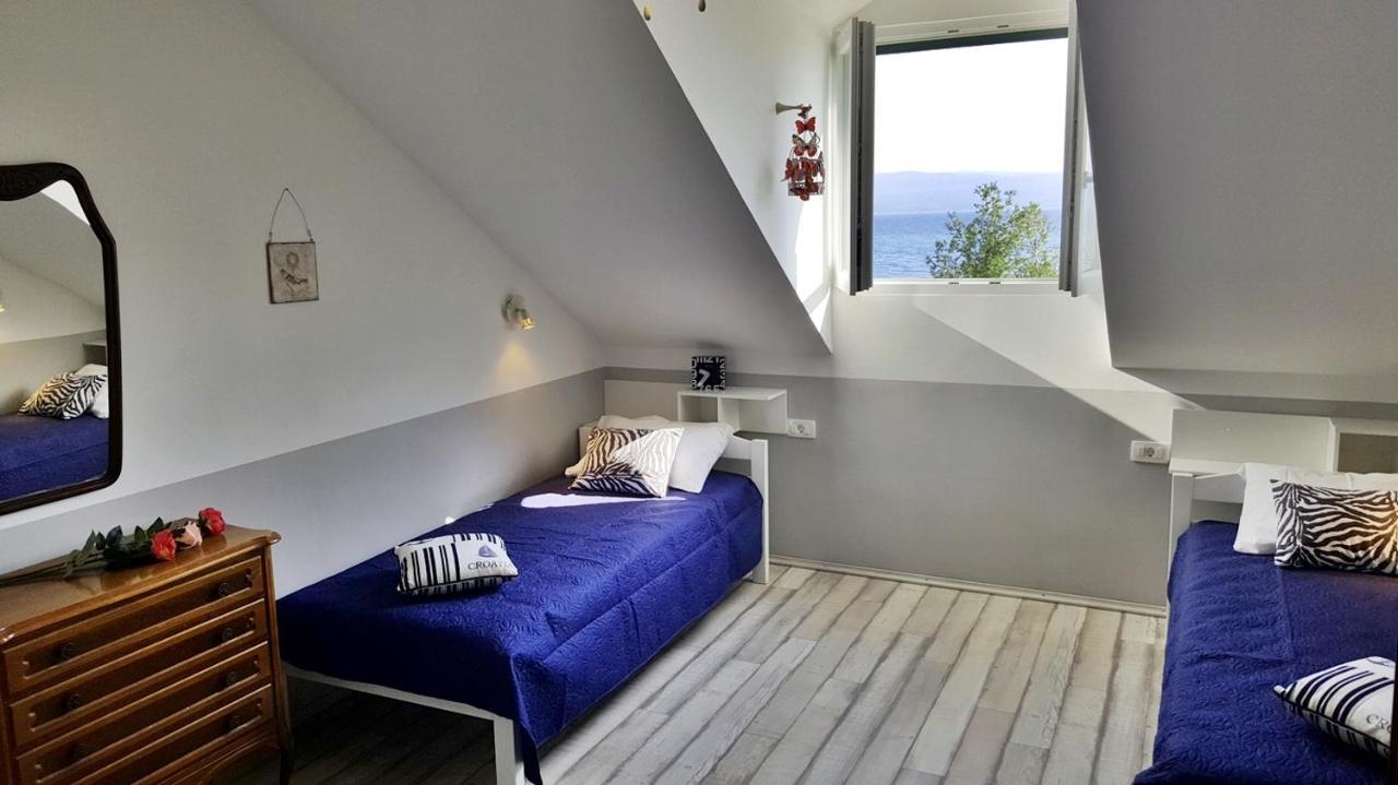 Apartments By The Sea Krilo Jesenice, Omis - 15145 Йесенице Екстериор снимка