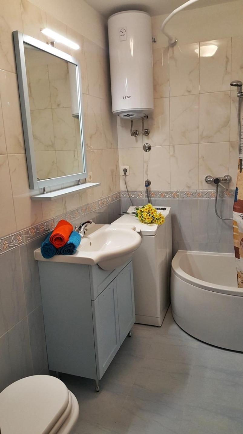 Apartments By The Sea Krilo Jesenice, Omis - 15145 Йесенице Стая снимка