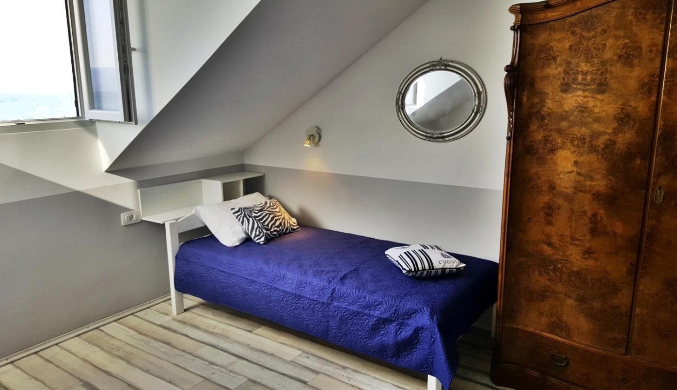 Apartments By The Sea Krilo Jesenice, Omis - 15145 Йесенице Стая снимка
