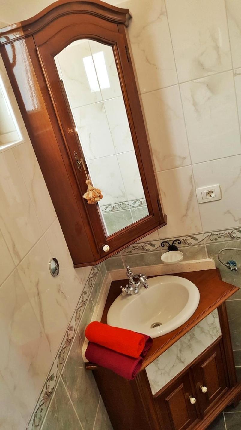 Apartments By The Sea Krilo Jesenice, Omis - 15145 Йесенице Стая снимка