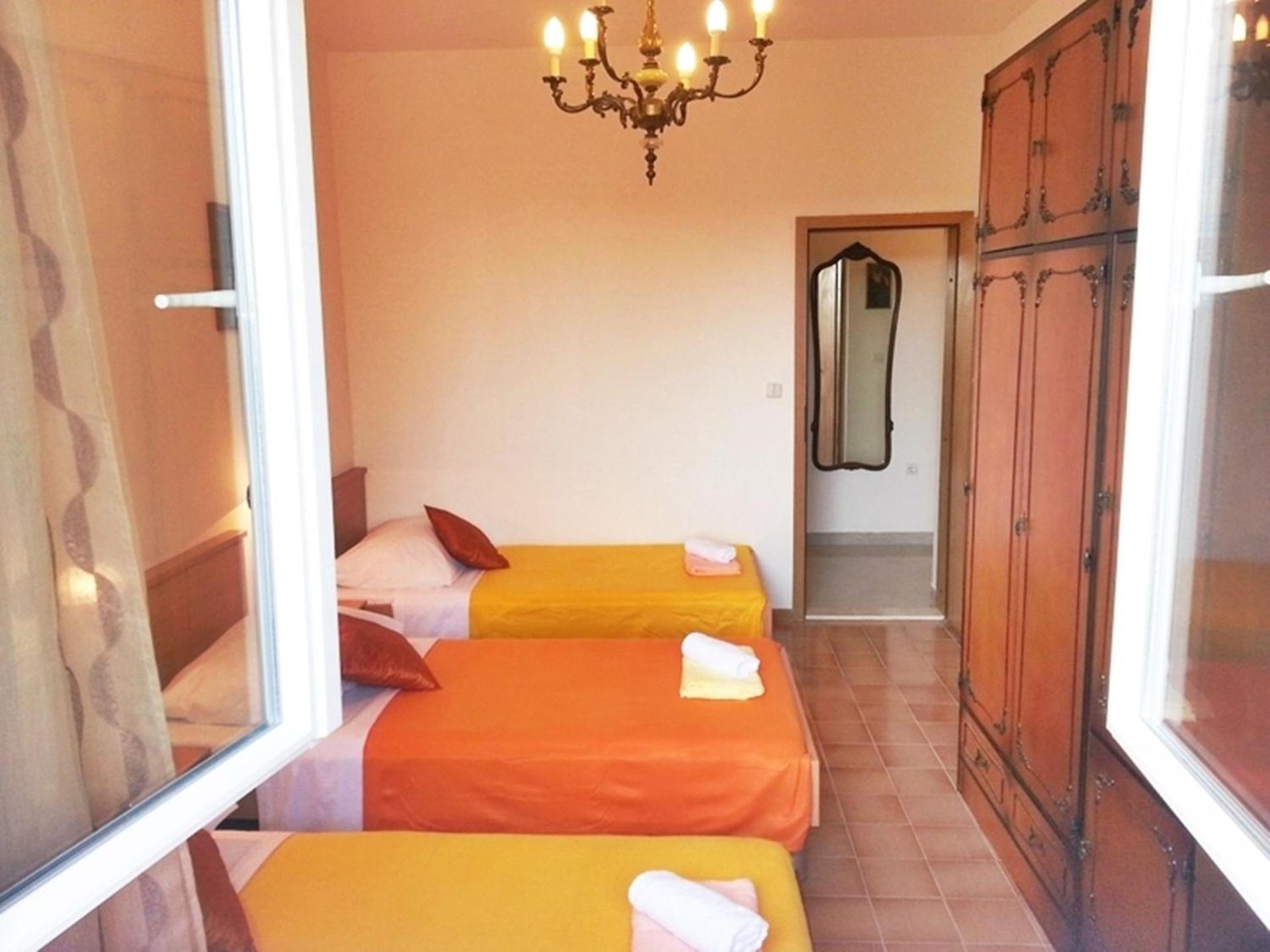 Apartments By The Sea Krilo Jesenice, Omis - 15145 Йесенице Стая снимка
