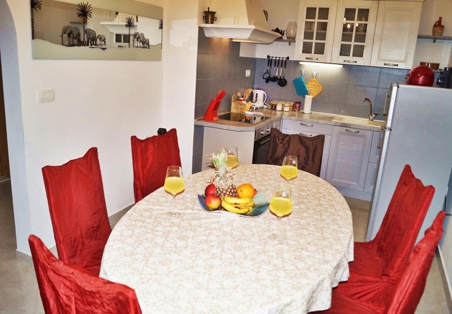 Apartments By The Sea Krilo Jesenice, Omis - 15145 Йесенице Стая снимка