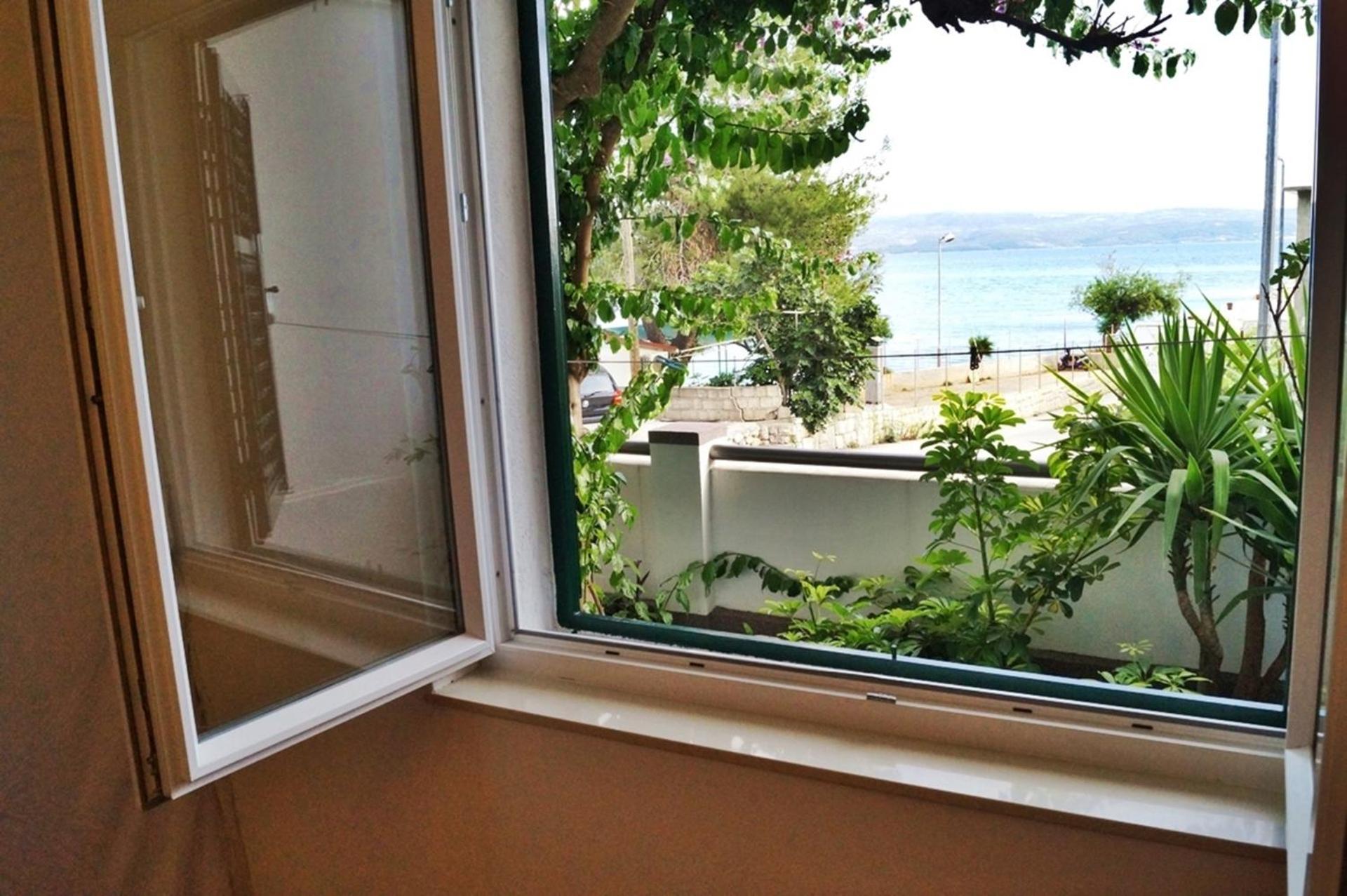 Apartments By The Sea Krilo Jesenice, Omis - 15145 Йесенице Стая снимка