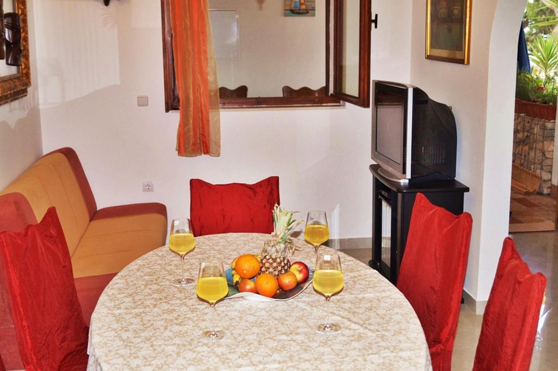 Apartments By The Sea Krilo Jesenice, Omis - 15145 Йесенице Стая снимка
