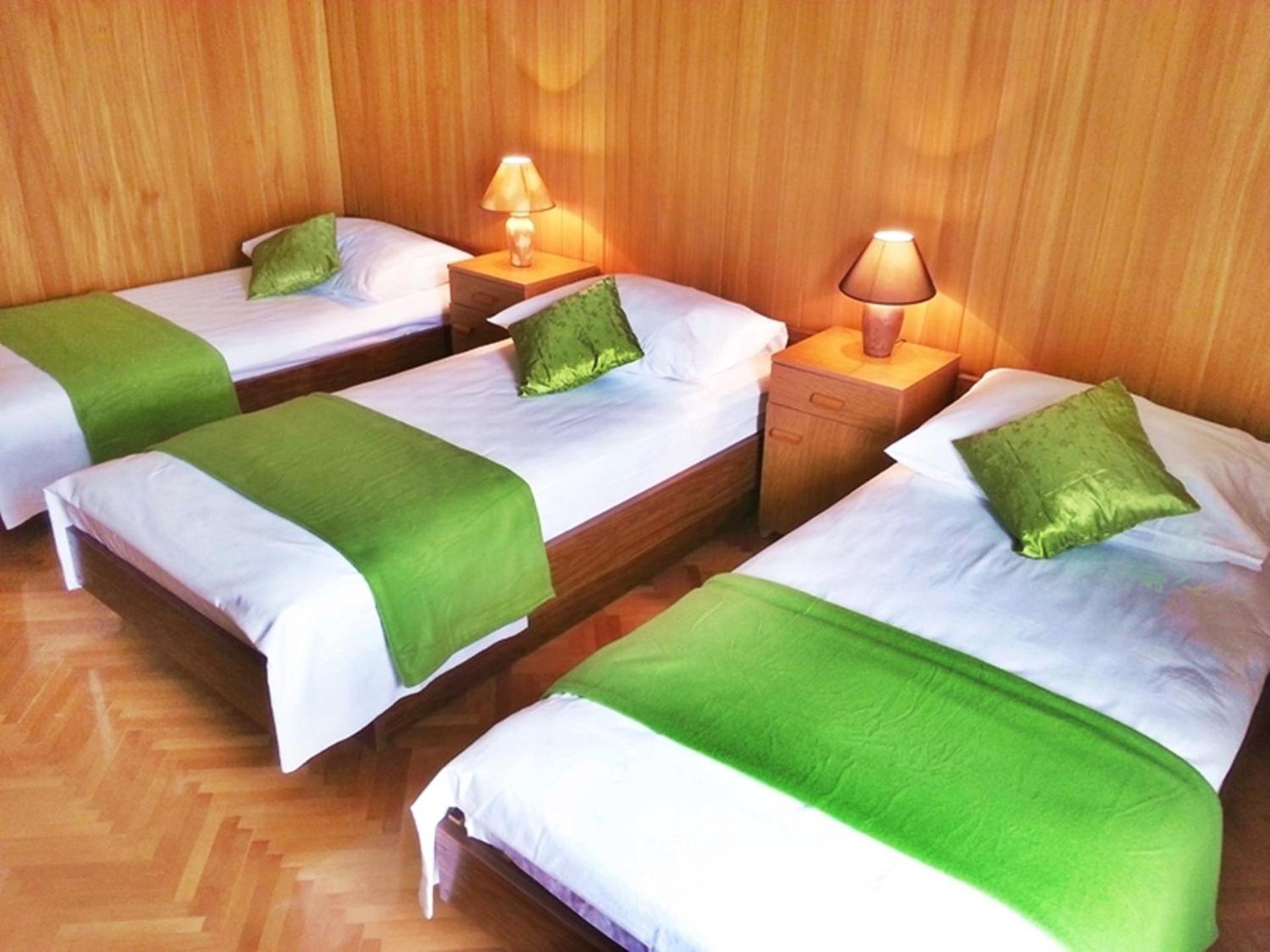 Apartments By The Sea Krilo Jesenice, Omis - 15145 Йесенице Стая снимка