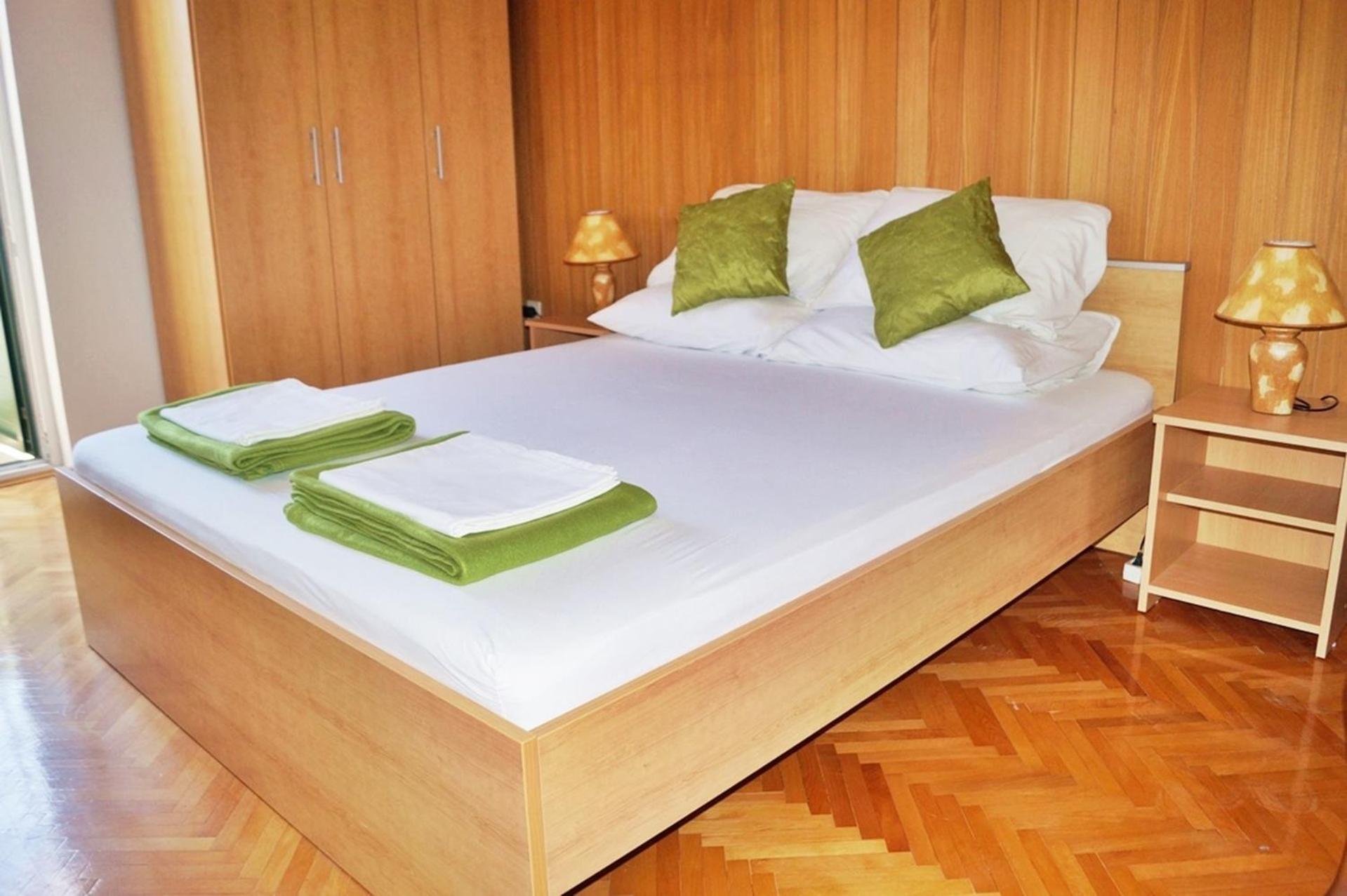 Apartments By The Sea Krilo Jesenice, Omis - 15145 Йесенице Стая снимка