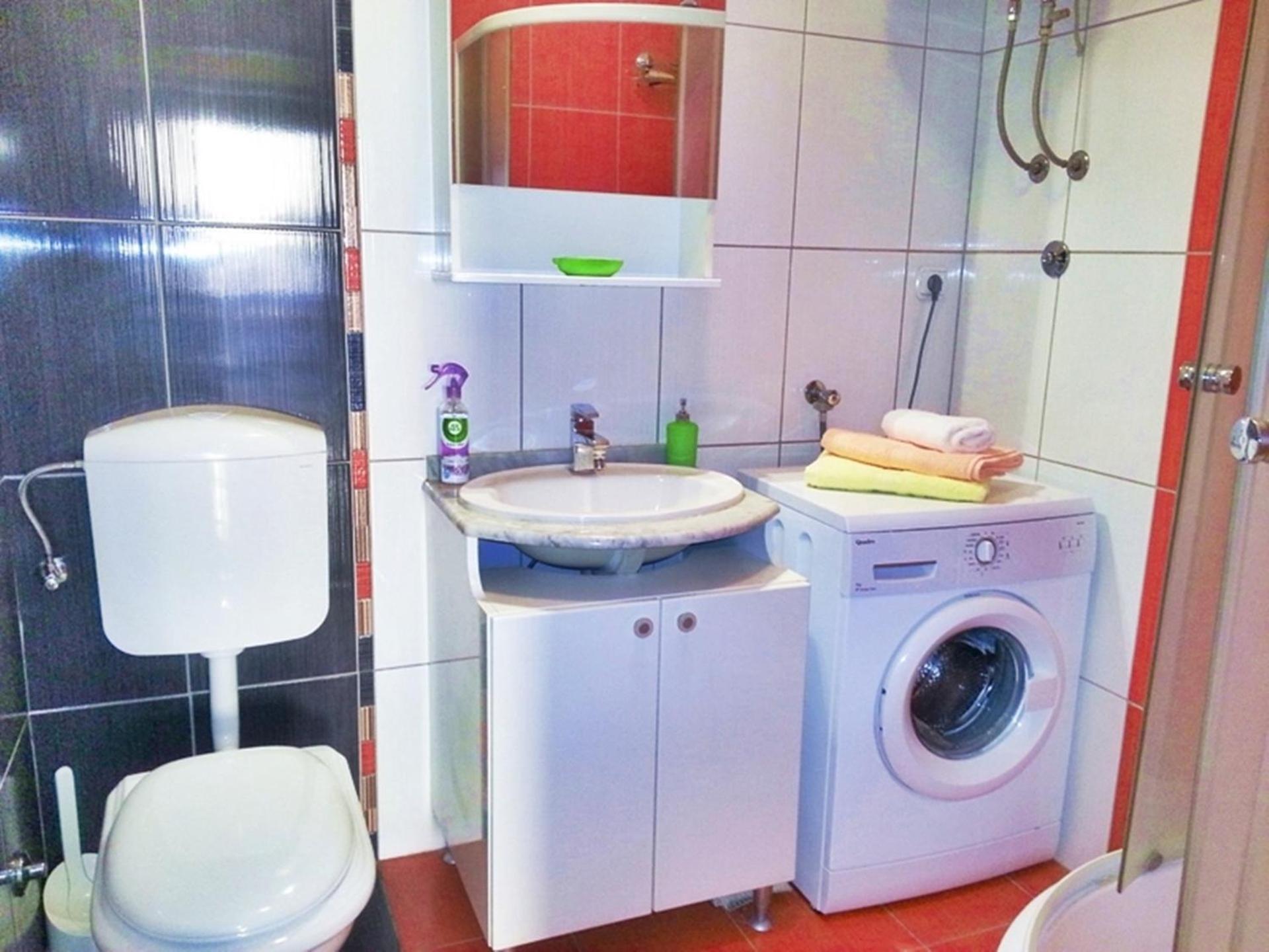 Apartments By The Sea Krilo Jesenice, Omis - 15145 Йесенице Стая снимка